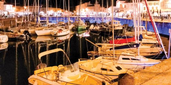 Port de Saint-Martin-de-R une nuit d't